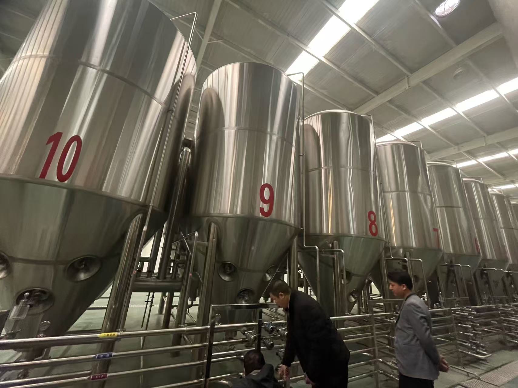 武江精酿啤酒设备厂—平面布置、设备设计、制造、调试、培训等一条龙服务
